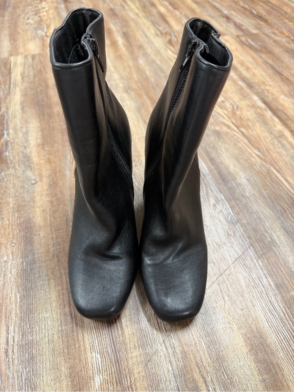 Black leather square toed ankle boots size 7